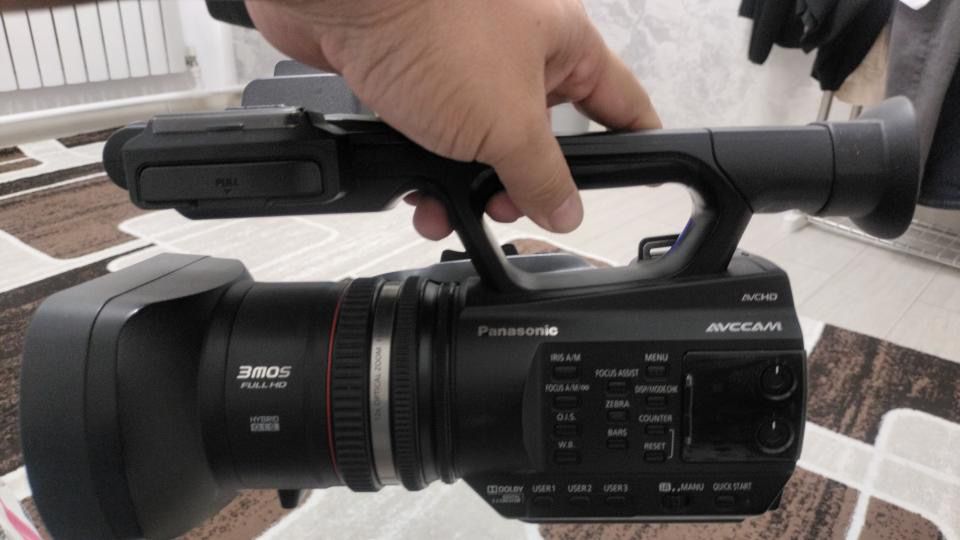 Видеокамера Panasonic AG-AC90