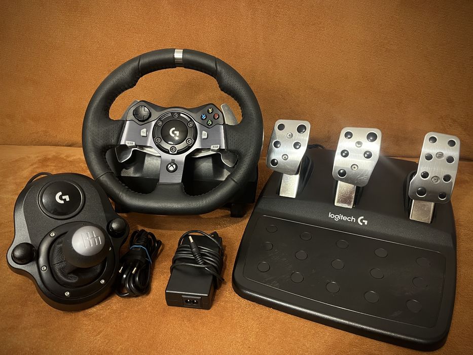 Negociabil Volan de Gaming Logitech G920 cu pedale si schimbator in stare excelenta, pret negociabil
