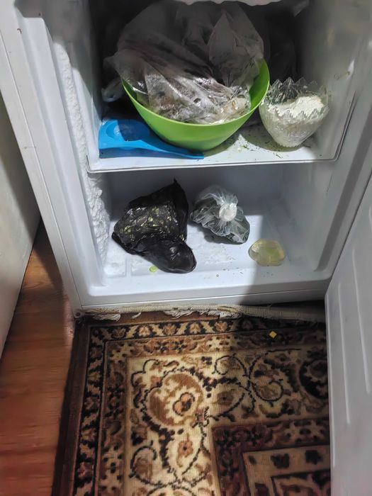 Холодильник срочно продам