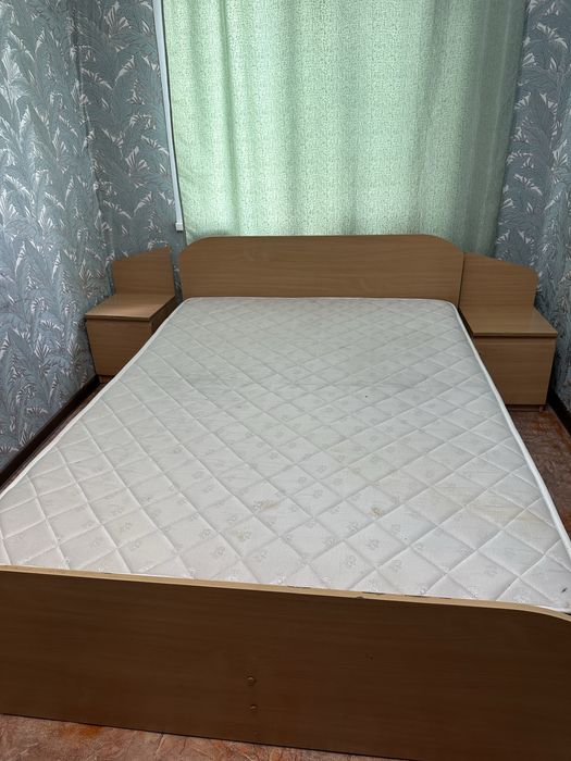 Продам кровать с тумбочками