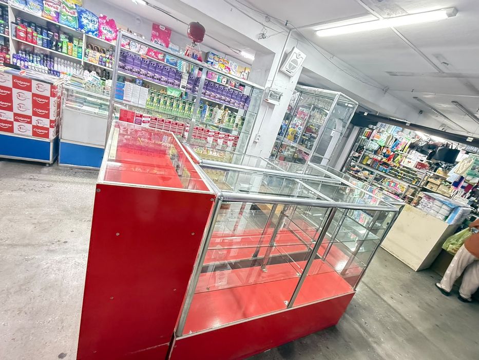Продам витрины  б/у