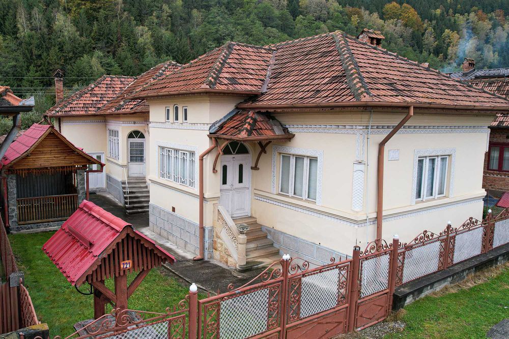 Casa de vanzare Leresti, Arges – 5 camere, teren 800 mp