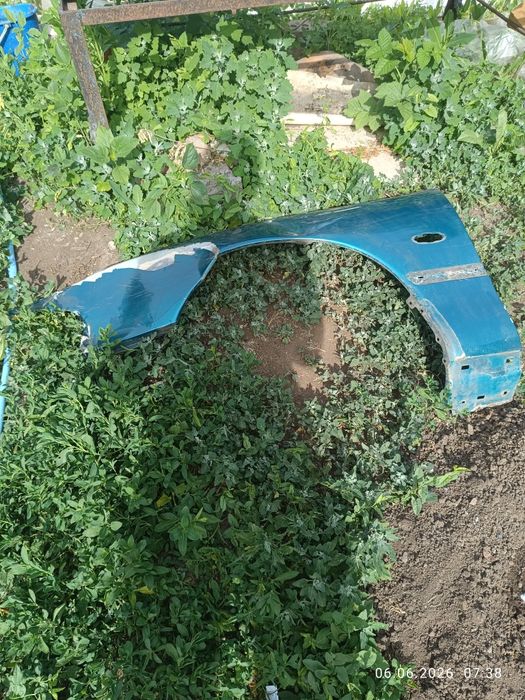 Продам крыло левое на Мазду кронос