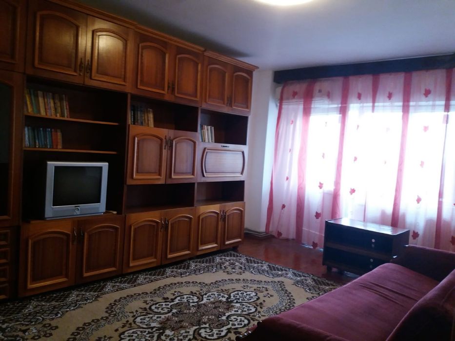 De inchiriat apartament 3 camere