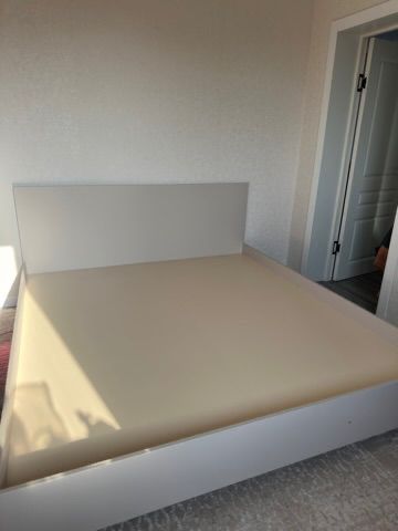 Продаю кровать без матраса