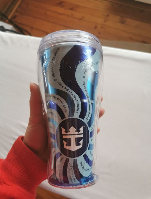 Pahar din plastic pentru limonadă si alte băuturi reci