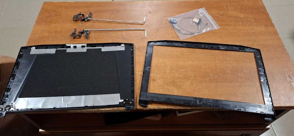 Преден и заден капак, панти  и лентов кабел Acer  Helios Predator 300