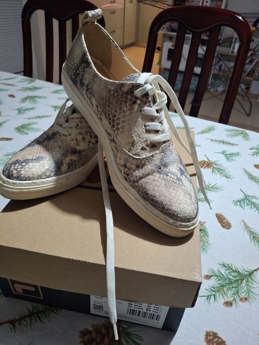 Дамски спортноелегантни обувки