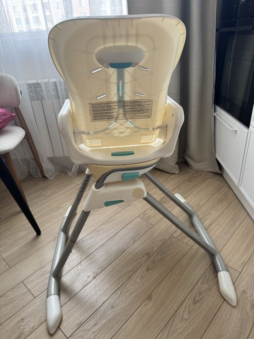 Продам стульчик для комления Joie mimzy 360