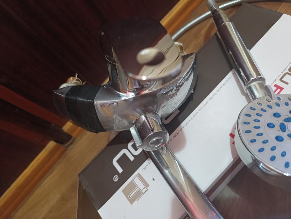 Срочно! Недорого! Сместитель с душем-лейкой