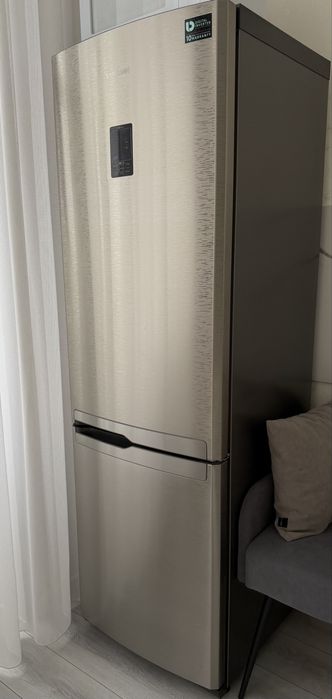 Продам Холодильник Samsung