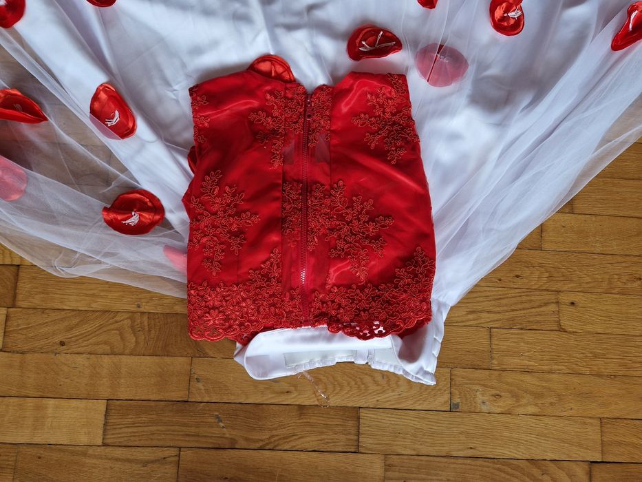Rochie alba de seara sau de scena,cu maci.