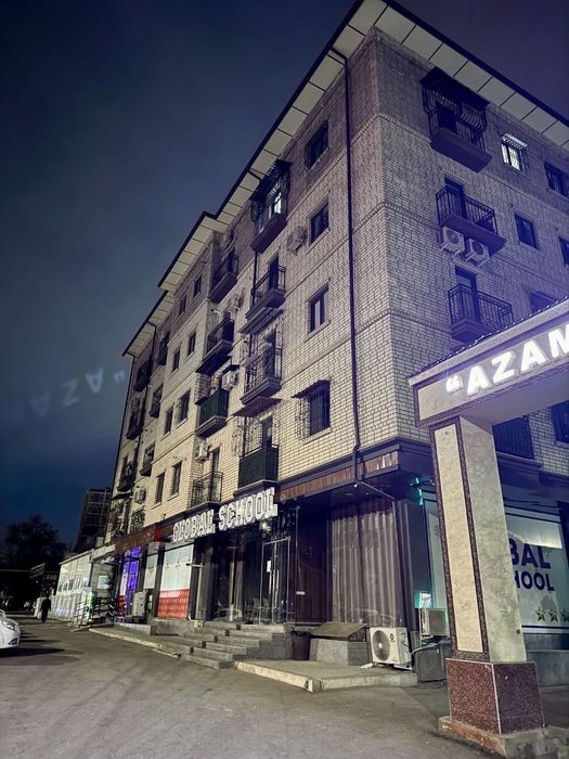 Продаётся квартира в Мирзо Улугбеке Ор напротив Локомотив Стадион