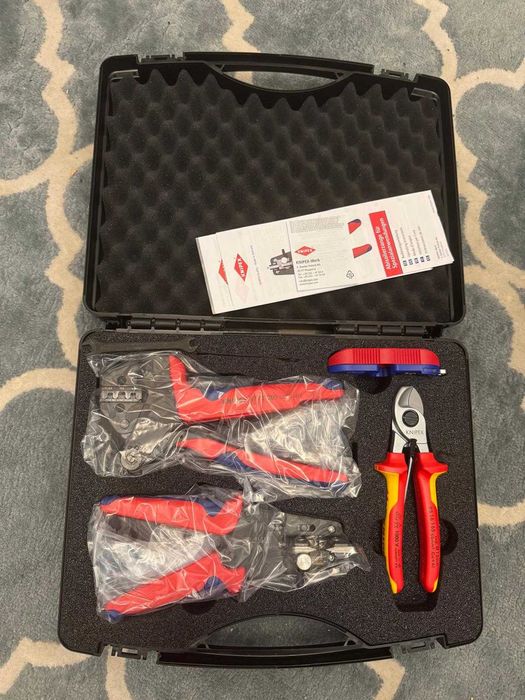 Trusa scule pentru instalatii fotovoltaice Knipex pentru conectori  MC4/EV02 cu 7 piese si cutie de depozitare
