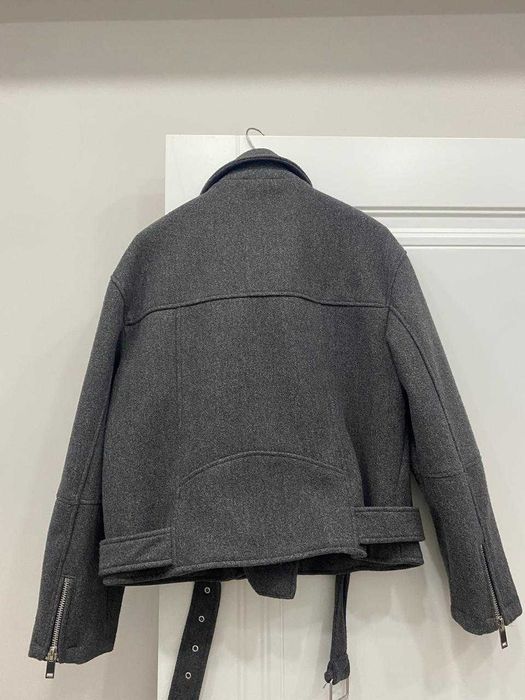 Вещи: платье, брюки, куртка, джинсы