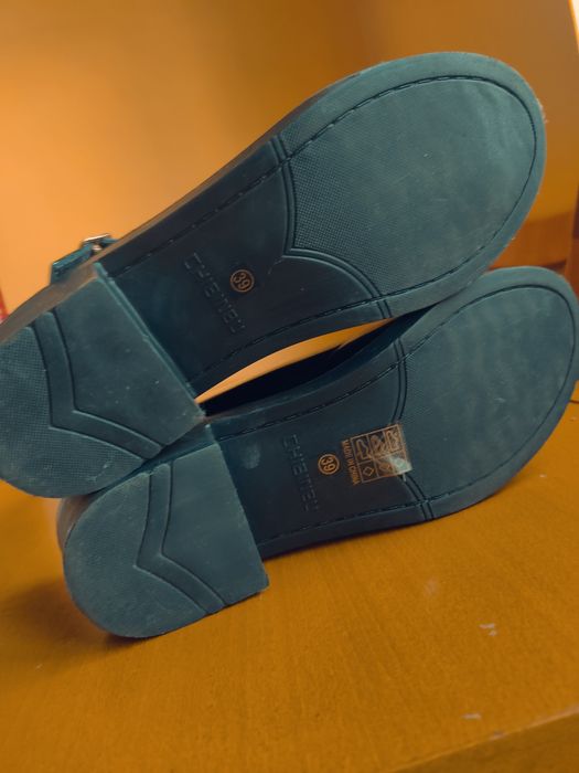 Чисто нови елегантни дамски обувки