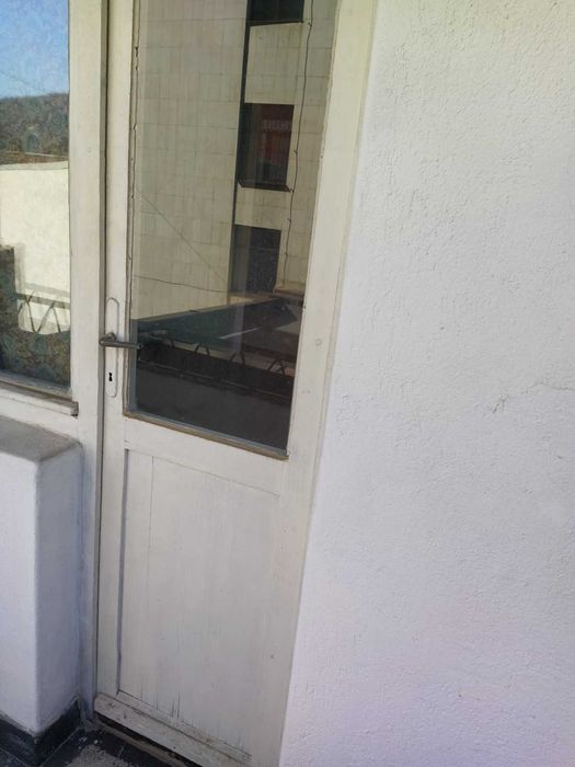 Продавам стара, остъклена, дървена дограма - 5 лв/м2