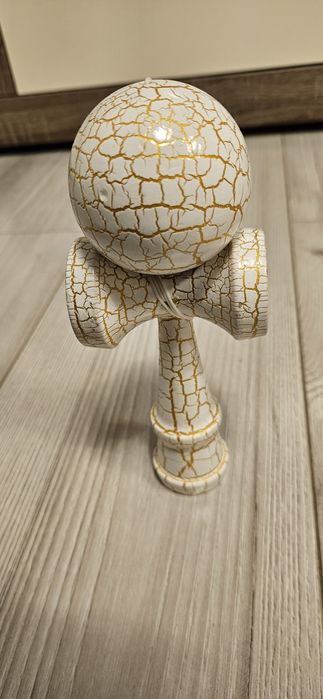 Kendama X noua cu ambalaj