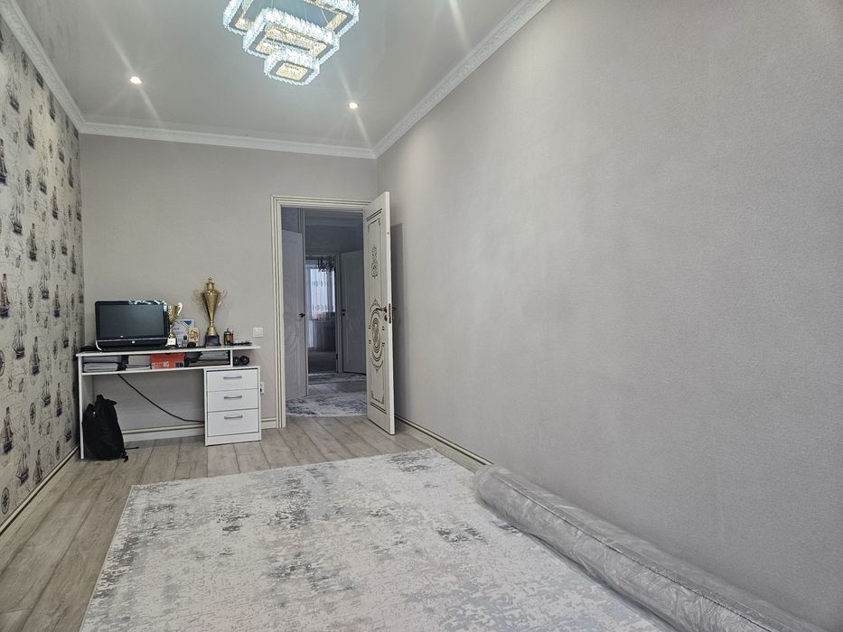 Продаётся 3х ком квартира микр Женис 100м²