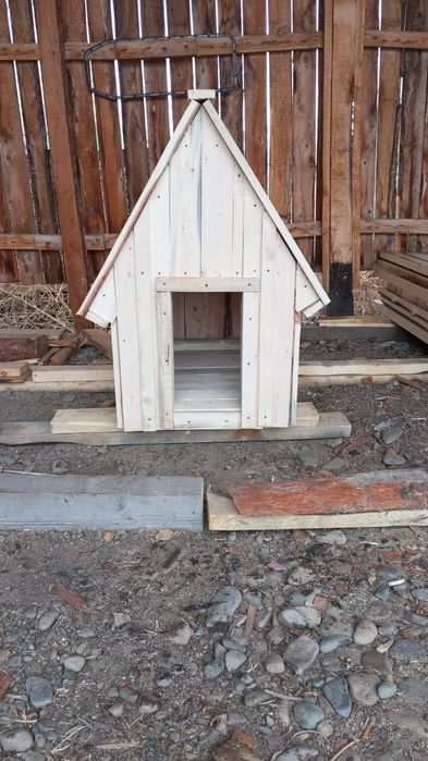 Будка деревянная для собак