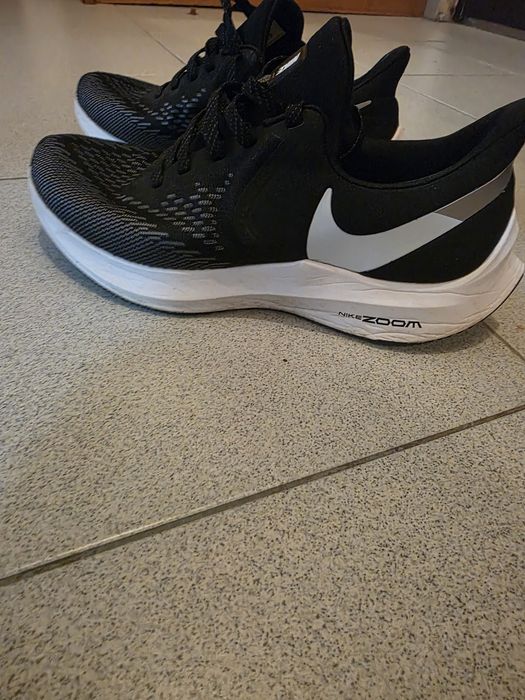 Маратонки на  Nike