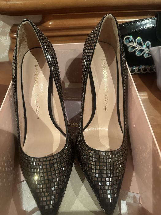 Продам  новые брендовые Туфли