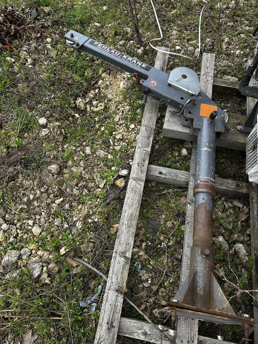 Малък кран за товарене