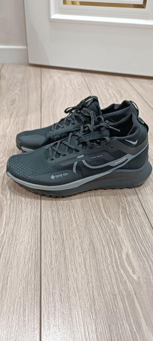 Продаются кроссовки NIKE PEGASUS TRAIL 4 GTX  42-43 размер