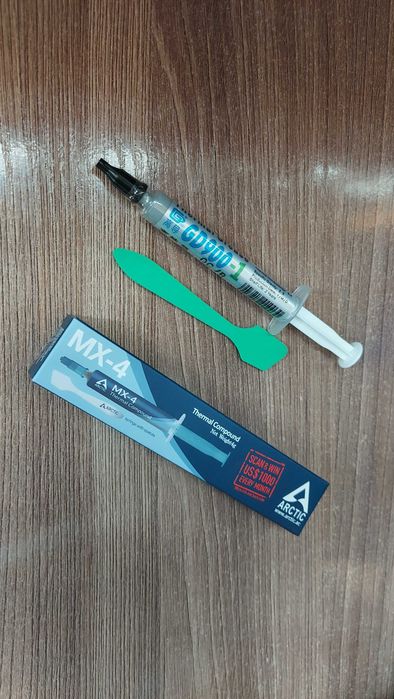Продаётся термопаста  МХ4 4гр и еще Gd900 3гр