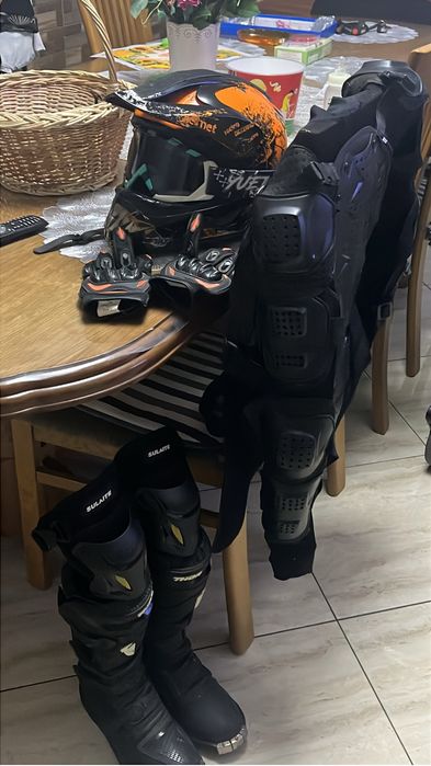 Vand echipament motocross