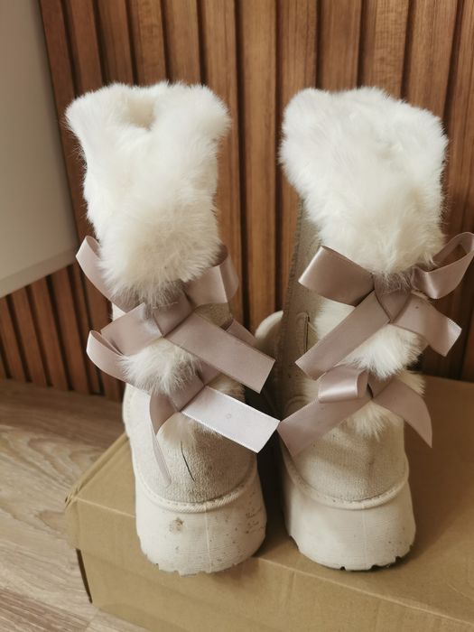Ботуши с пух в бежаво