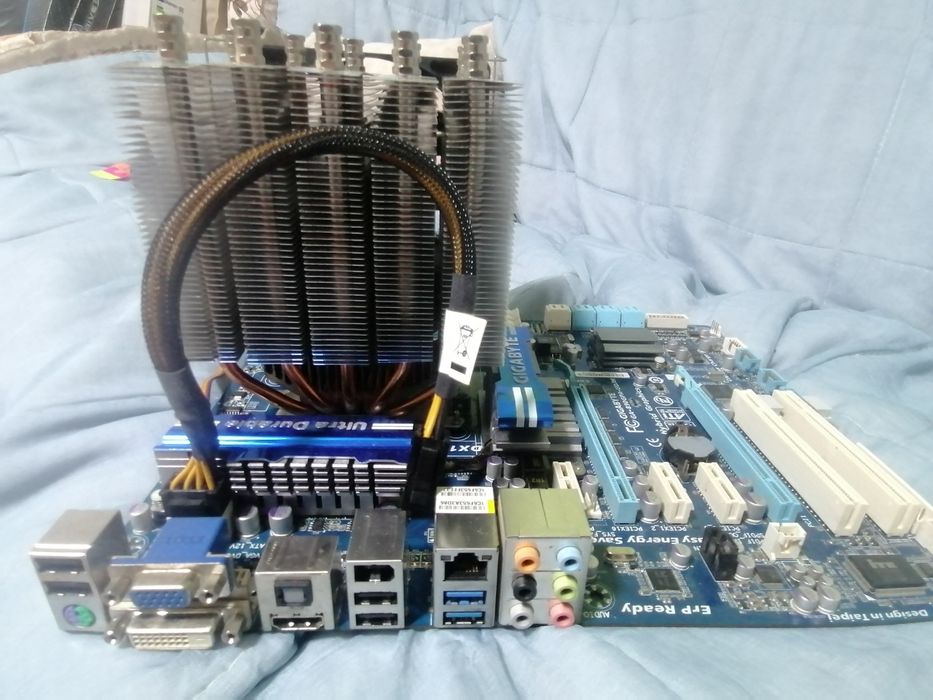 Kit AMD Phenom II X4 965 + Gigabyte GA-890GPA-UD3H + Cooler Scythe Nin