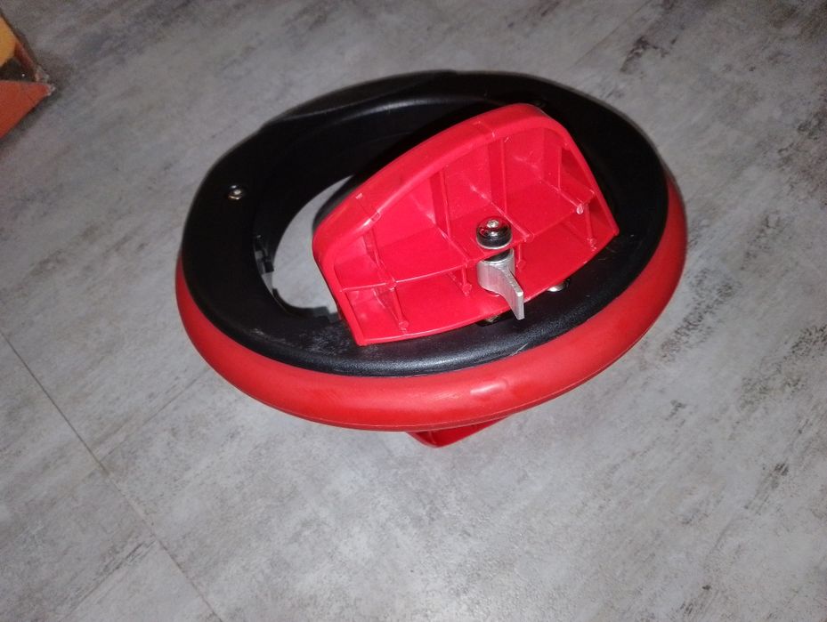 Продавам интересни ролкови кънки