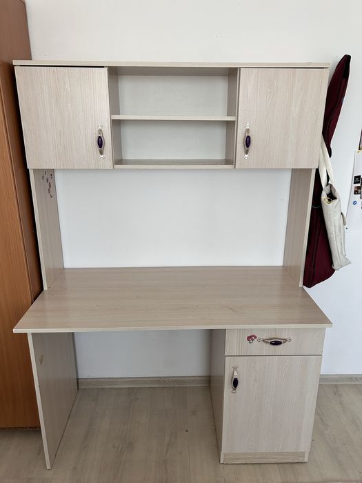 Учебный стол с шкафами