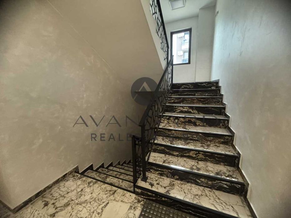 оф.25624 Тристаен луксозна сграда Гребна база