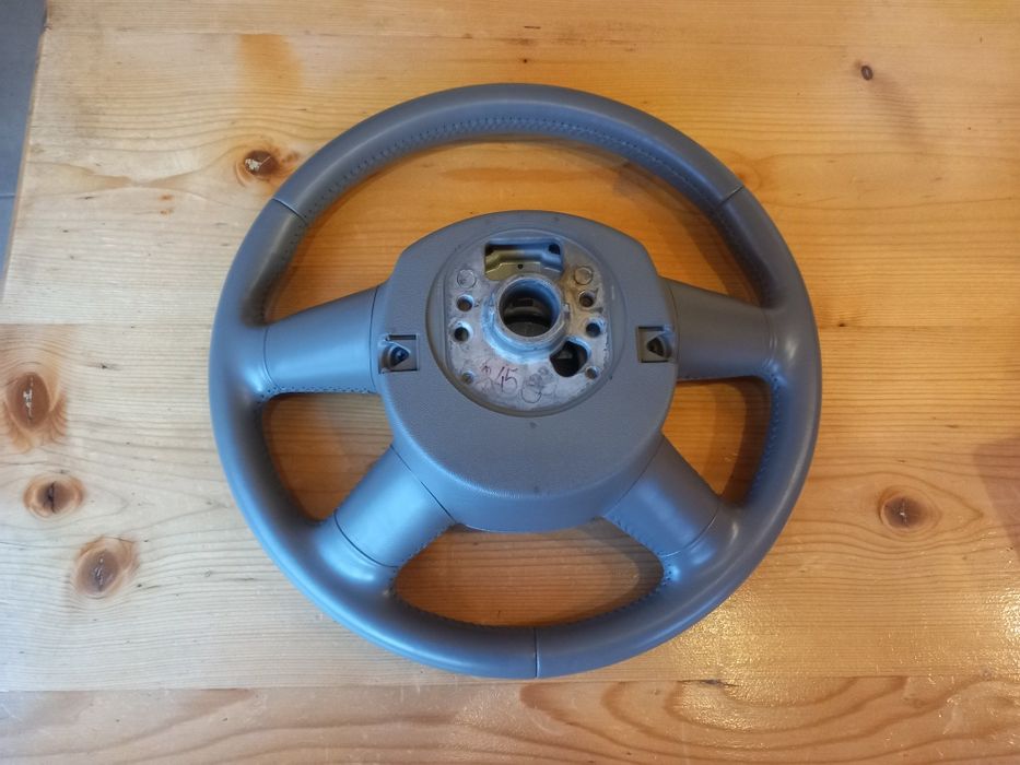 Волан за АУДИ А6 C6 4F в перфектно състояние!!!