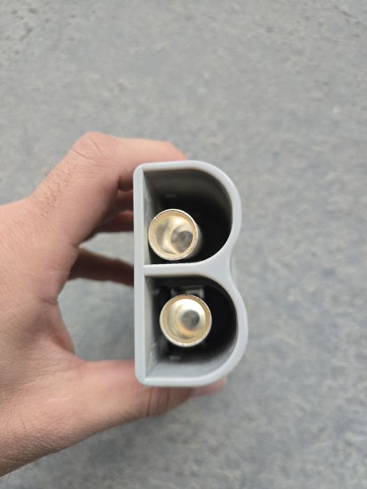 Штепсель для электрокары