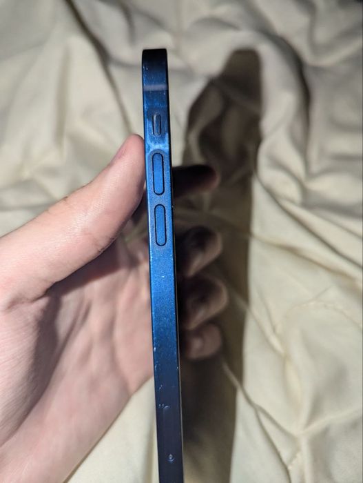 Продам Iphone 12 на 128 гб