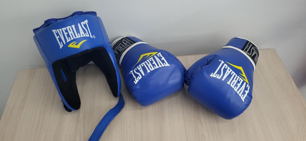 Шлем и перчатка,  подарка бинт