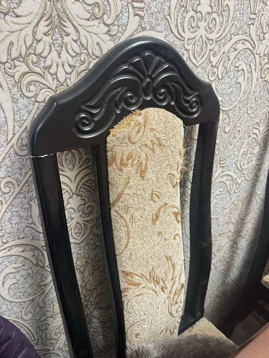 продается срочноо!Стол и стулья