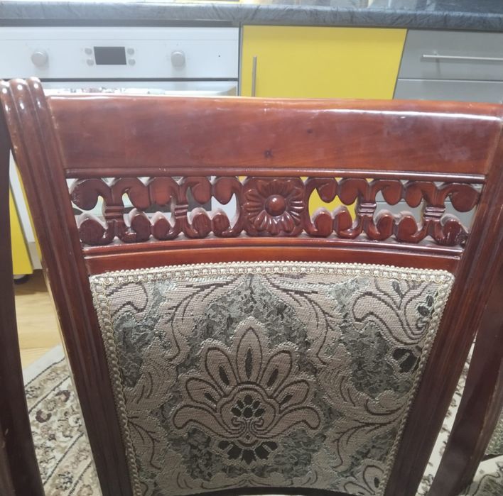 Продам стулья в количестве 8 штук!