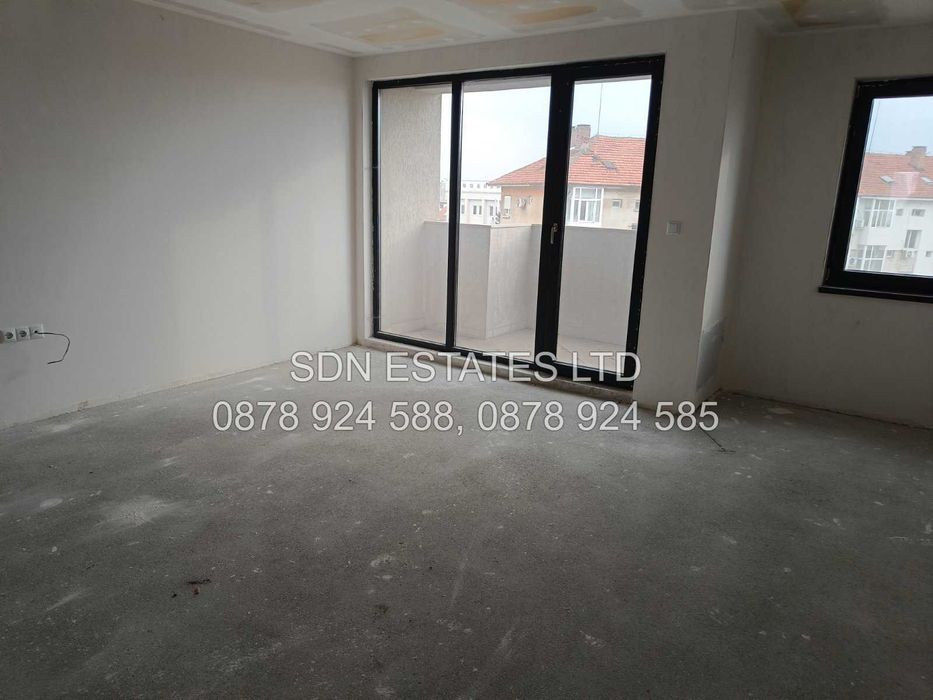 Продава се Четиристаен апартамент в Казанлък - 140 кв.м за 1143 €/кв.м - Снимка #1