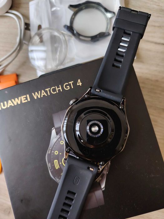 Huawei GT4 смарт часовник