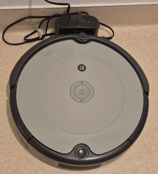 Vând irobot aspirator 698