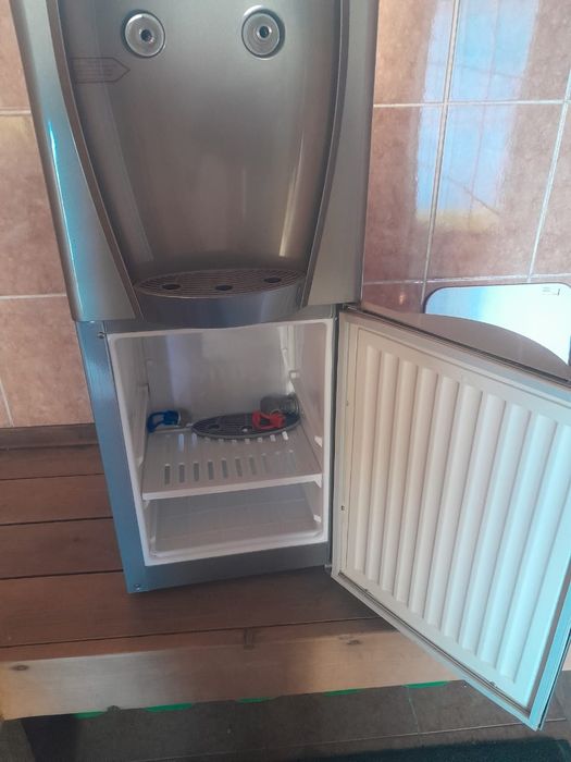 Кулер аппарат для холодной и горячей воды