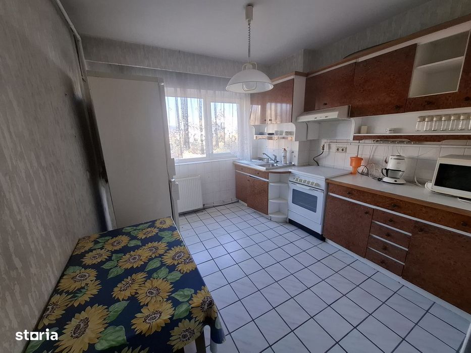 B-dul Unirii (ultracentral)–apartament cu 4 camere, 2 bai, balcon mare