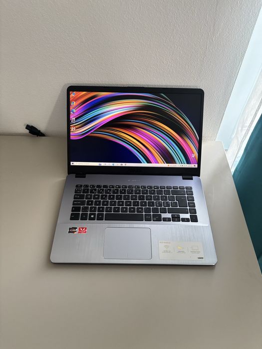 Asus Vivobook 15•Ryzen 5• 8gb ram• 15” infinity edge• SSD