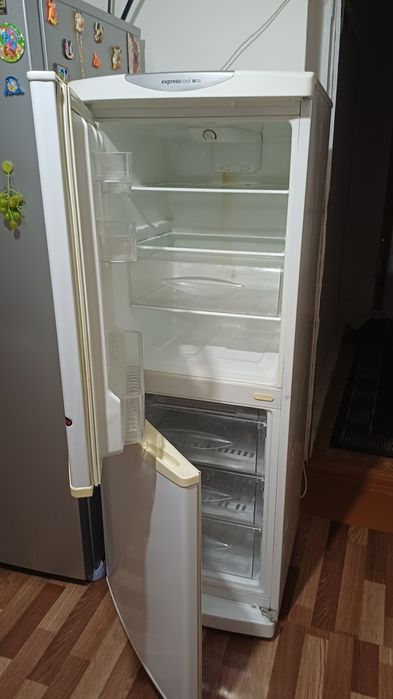 Продаю   холодильник.