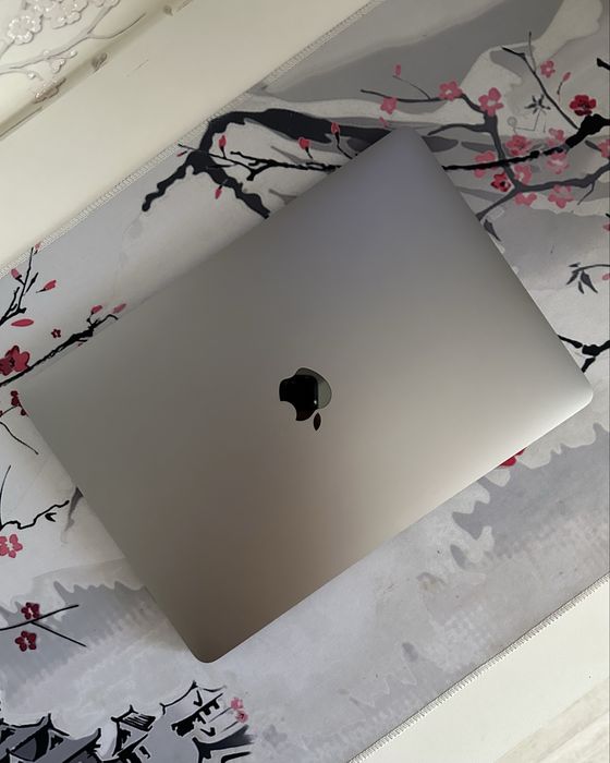 MacBook Pro 13 2017 / в отличном состоянии / макбук про