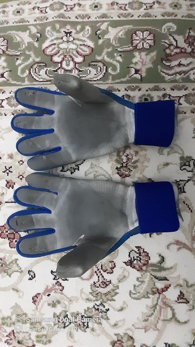 Перчатки Adidas Predator Football PRO